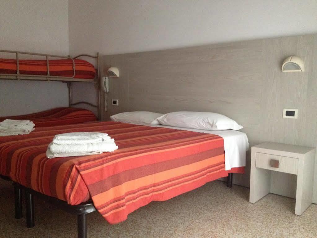 Hotel Luana Rimini Esterno foto