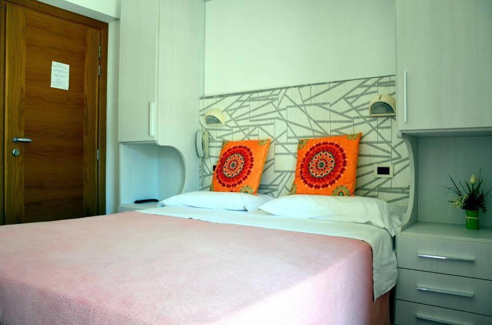 Hotel Luana Rimini Esterno foto